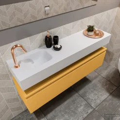 MONDIAZ ANDOR 120cm Toiletmeubel Ocher. LEX 120cm Wastafel Talc Links 1 Kraangat -Zalig Baden Verkoopwinkel badkamermeubel andor ocher model lex vrijhangend talc sidetop 0035