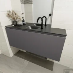 MONDIAZ OLAN 120cm Toiletmeubel Dark Grey. LEX Wastafel Urban Midden 1 Kraangat 8 MONDIAZ OLAN 120cm Toiletmeubel Dark Grey. LEX Wastafel Urban Midden 1 Kraangat -Zalig Baden Verkoopwinkel badkamermeubel olan dark grey model lex urban mid 0025