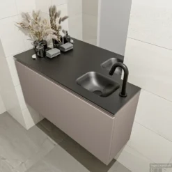 MONDIAZ OLAN 100cm Toiletmeubel Smoke. LEX Wastafel Urban Rechts 1 Kraangat -Zalig Baden Verkoopwinkel badkamermeubel olan smoke model lex urban right 0023