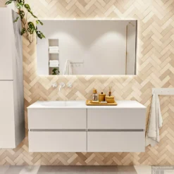 MONDIAZ VICA 130cm Badmeubel Onderkast Linen 4 Lades. Wastafel Moon Links Zonder Kraangat, Kleur Talc Met Spiegel LED. -Zalig Baden Verkoopwinkel badkamermeubel vica linen moon talc set1 0063