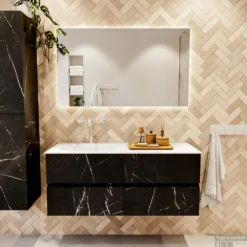 MONDIAZ VICA 120cm Badmeubel Onderkast Marquina 4 Lades. Wastafel Moon Links 1 Kraangat, Kleur Talc Met Spiegel LED. -Zalig Baden Verkoopwinkel badkamermeubel vica marquina moon talc set1 054