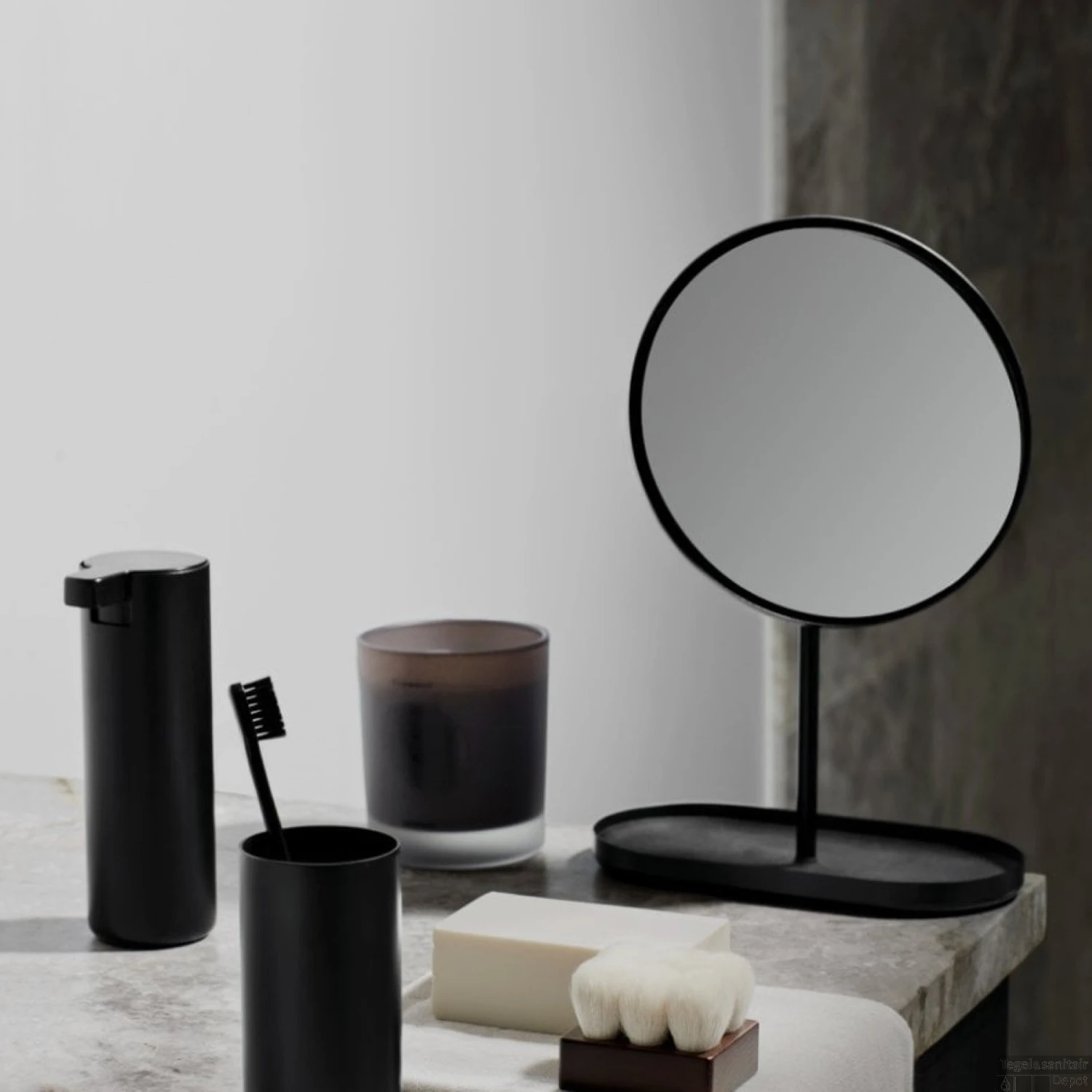 Scheerspiegel Blomus Modo Make-Up Spiegel Gepoedercoat Edelstaal Zwart 2 Scheerspiegel Blomus Modo Make-Up Spiegel Gepoedercoat Edelstaal Zwart - Afbeelding 2