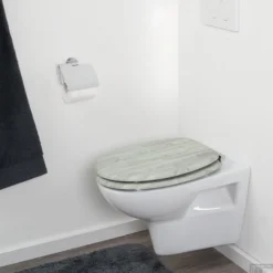 Toiletzitting Tiger Titan Comfort Feel Softclose Houtstructuur Grijs -Zalig Baden Verkoopwinkel toiletzitting tiger titan comfort feel softclose houtstructuur grijs sfeer 3