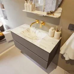 MONDIAZ VICA-DLUX 100cm Badmeubel Onderkast Smoke 2 Lades. Inbouw Wastafel CLOUD Midden Zonder Kraangat, Kleur Glace, En Spiegel Model SPOT -Zalig Baden Verkoopwinkel vica dluxe inbouw cloud glace smoke side1 0008 13132514377132