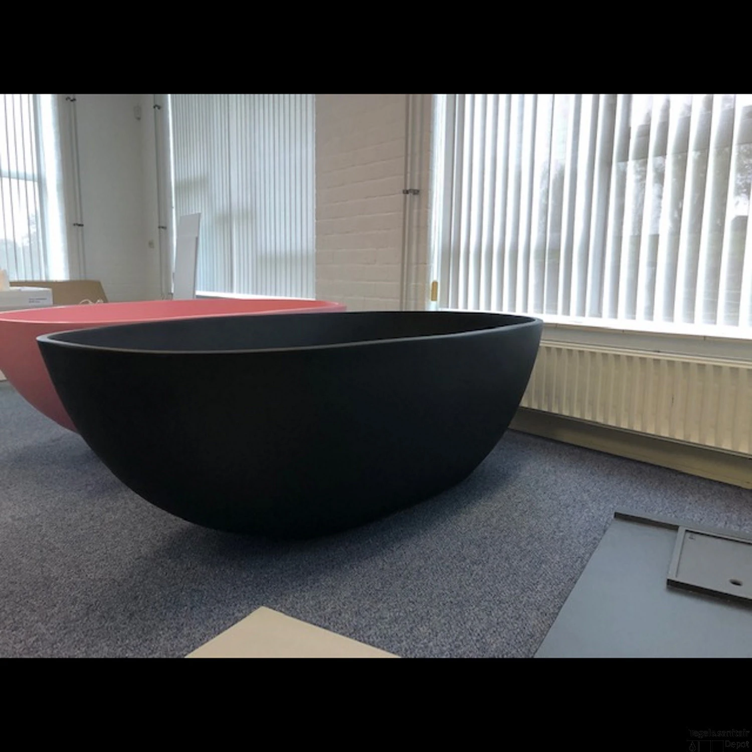 Vrijstaand Ligbad BWS Lusa 170x86x54 Cm Cast Marble Mat Zwart 2 Vrijstaand Ligbad BWS Lusa 170x86x54 Cm Cast Marble Mat Zwart - Afbeelding 2